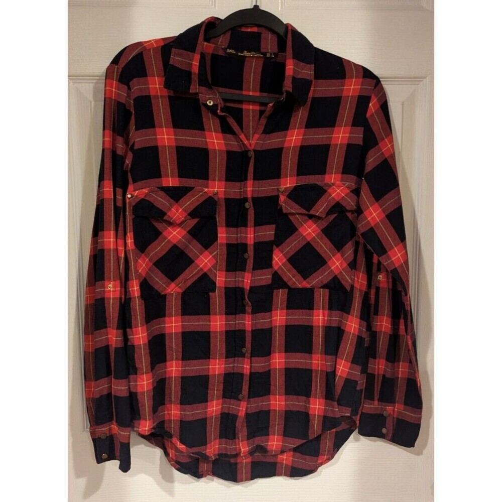 Lena woman snap front flannel Sz L Black and Red Pretty gold tone snaps